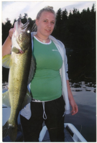 What a trophy! Kim shows off a 34